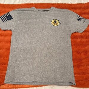 Men's Gray Graphic Crewneck T-Shirt with Navy Accents